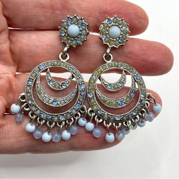 Silvertone Blue Beads With Square Pendant Necklace & Dangle Earrings Set - Picture 6 of 13